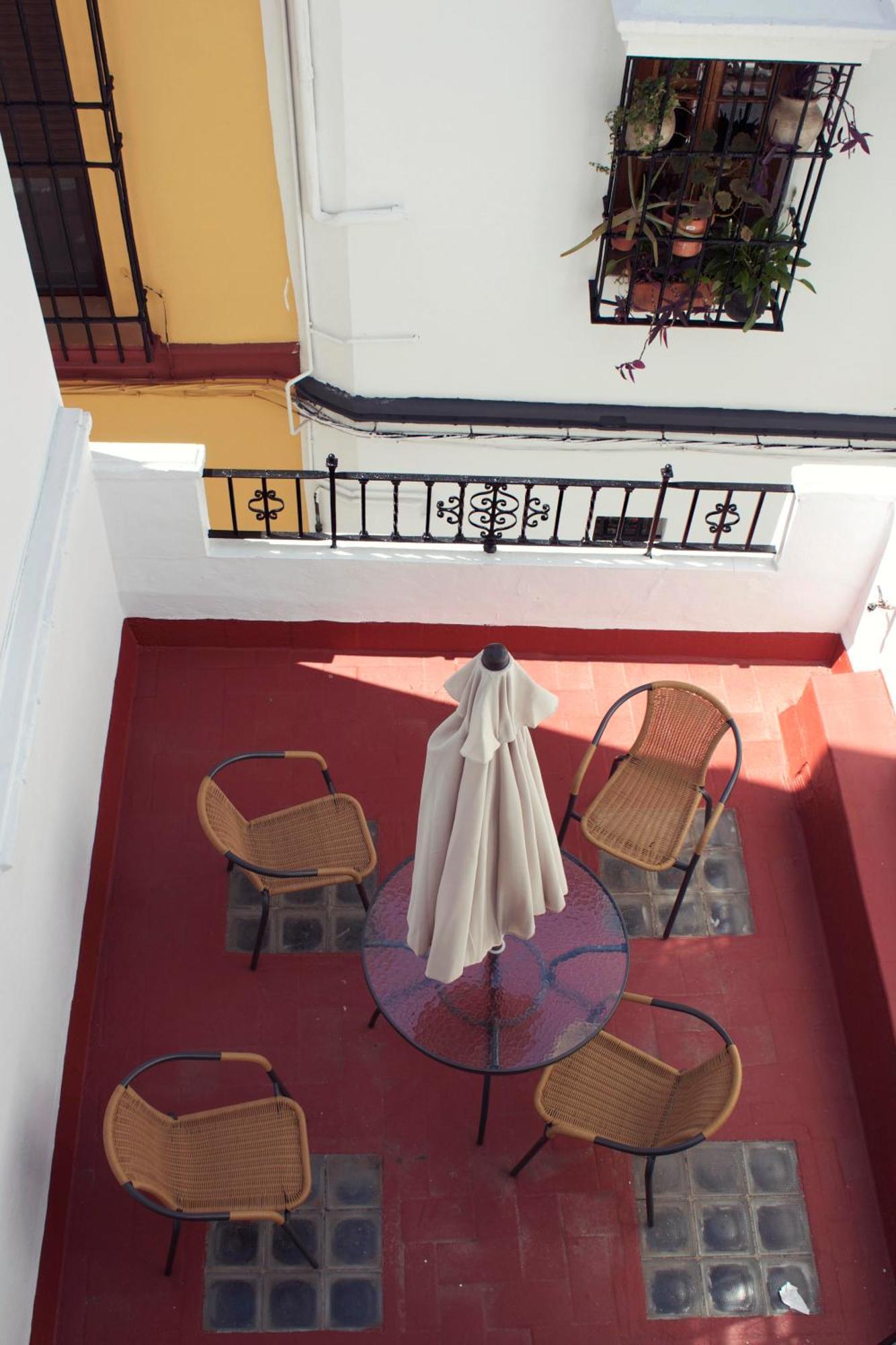 Pension La Montorena Sevilla Bagian luar foto