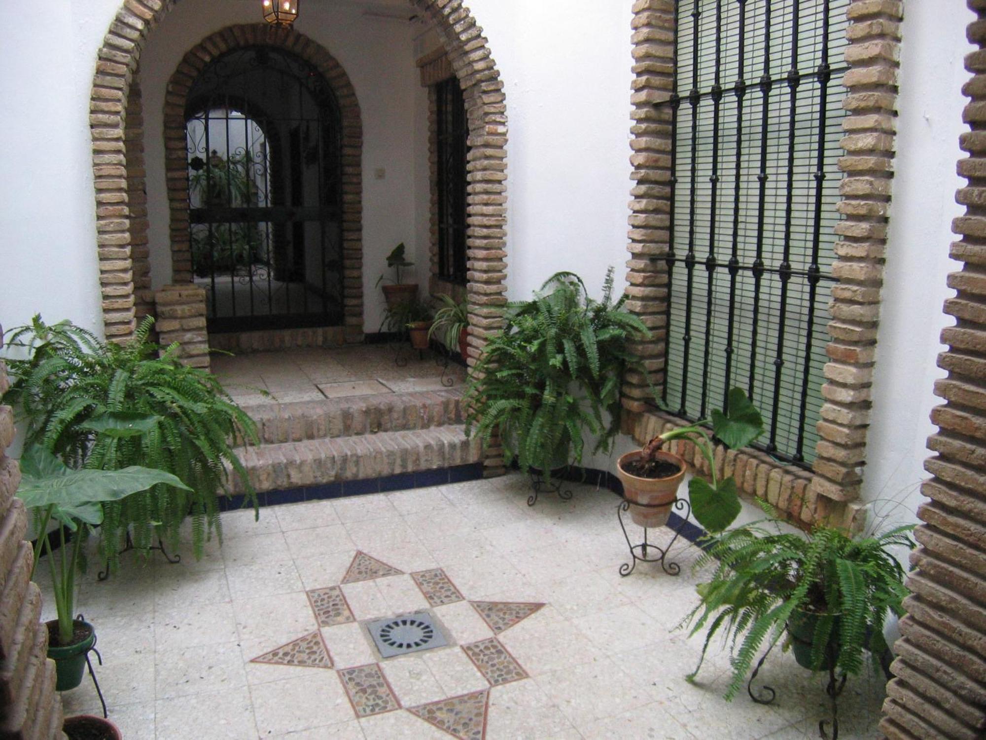 Pension La Montorena Sevilla Bagian luar foto