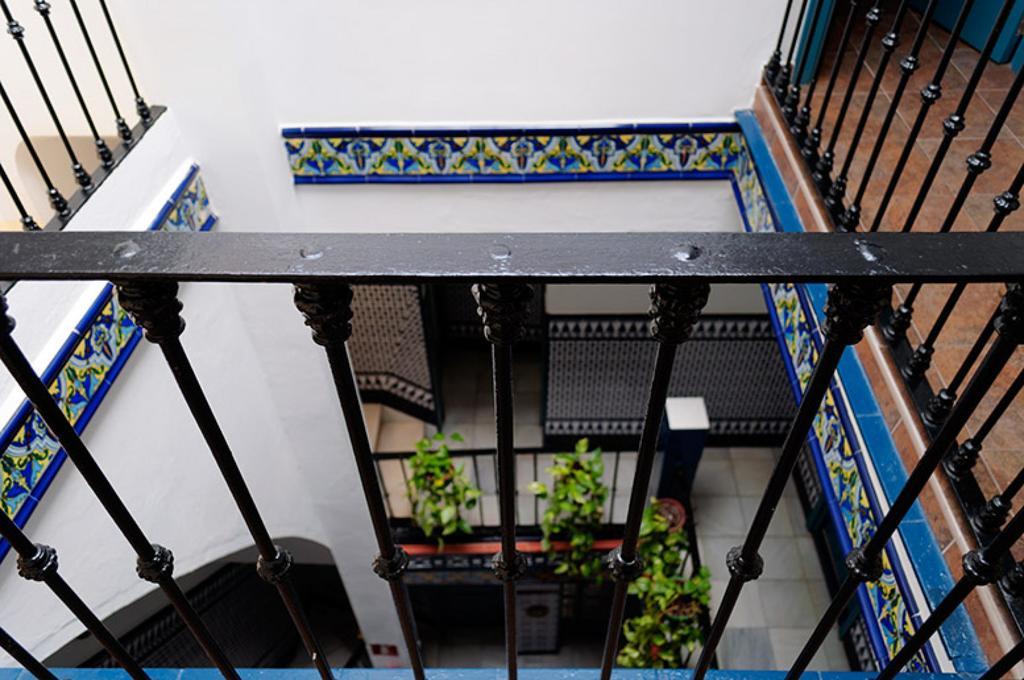 Pension La Montorena Sevilla Bagian luar foto