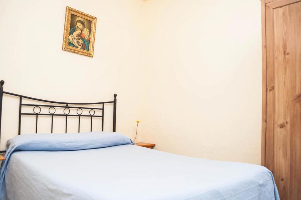 Pension La Montorena Sevilla Bagian luar foto