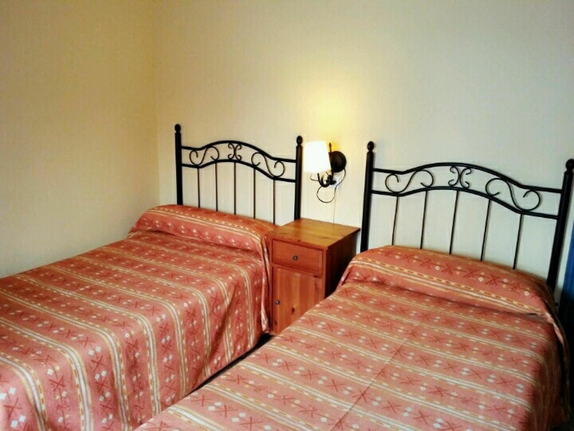 Pension La Montorena Sevilla Bagian luar foto